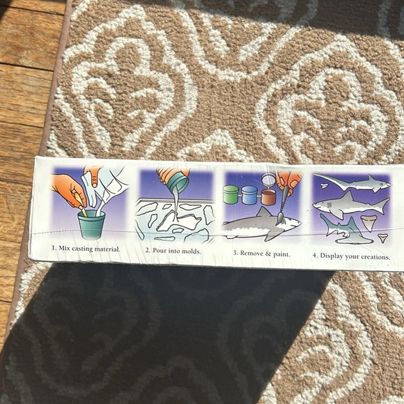 NWT SHARK Eyewitness kit. Cast,paint & display three sharks - Picture 4 of 4